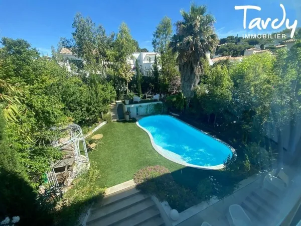 Villa Art Déco dans résidence securisée - 13008 MARSEILLE