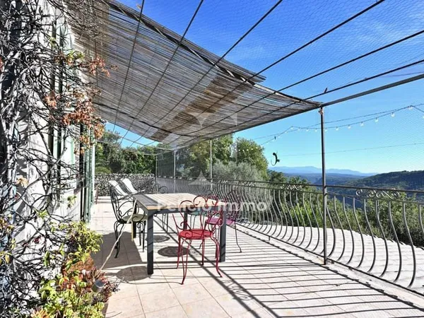 Comme une maison avec vue jusqu'à la mer...Spacieux apparteme