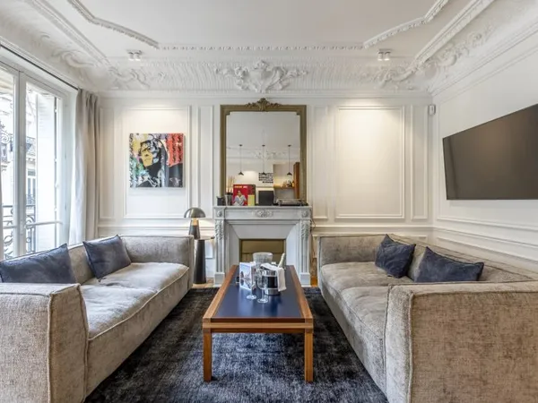 PARIS 08 - APPARTEMENT - 1 CHAMBRE
