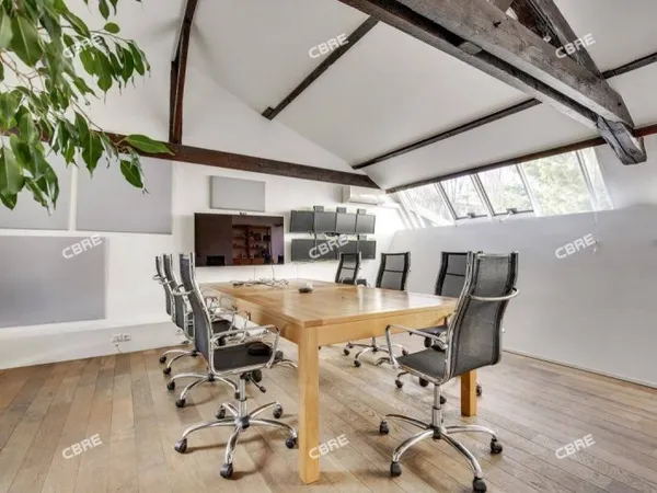 Bureau 235 m²