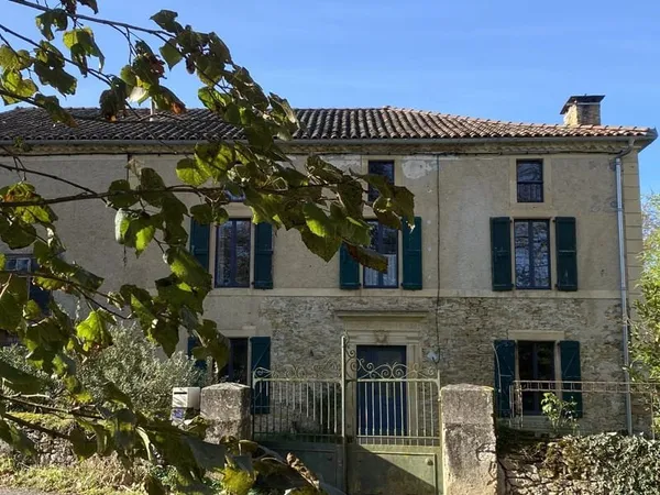 Aulon, Authentique maison de 118 m² , dépendances, 1 421 m² de terrain