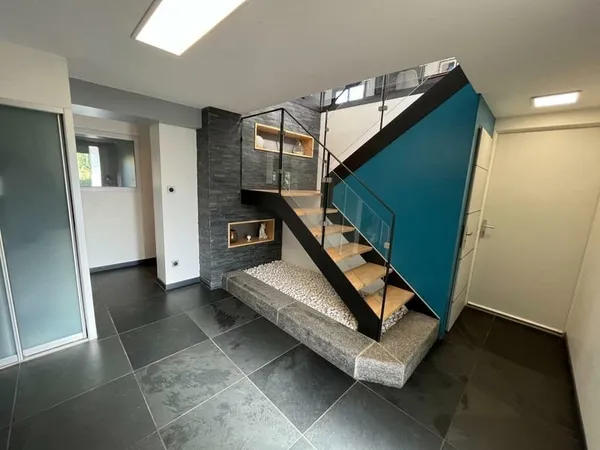 GRANDE MAISON 5 CH+STUDIO INDEPENDANT AU COEUR DE ST ROMAIN 38460