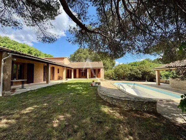 Maison de plain-pied 8 pièces 180 m²