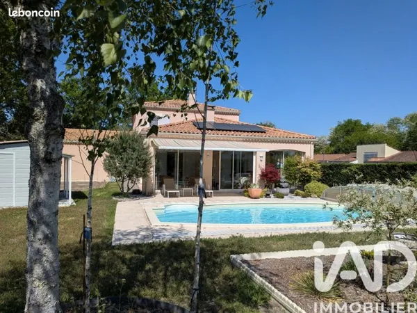 Maison 6 pièces 196 m²