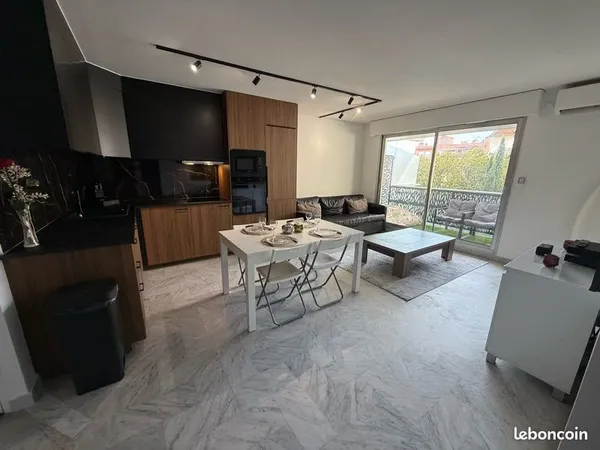 Location Appartement Meublé - Juan‑les‑Pins - 50 m des Plages