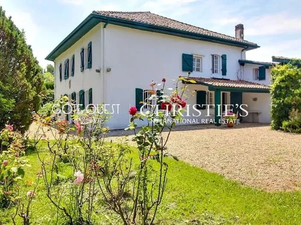 Maison 8 pièces 350 m²