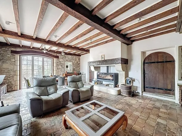 Maison de caractère avec beaux volumes, au coeur d'un environnement rare