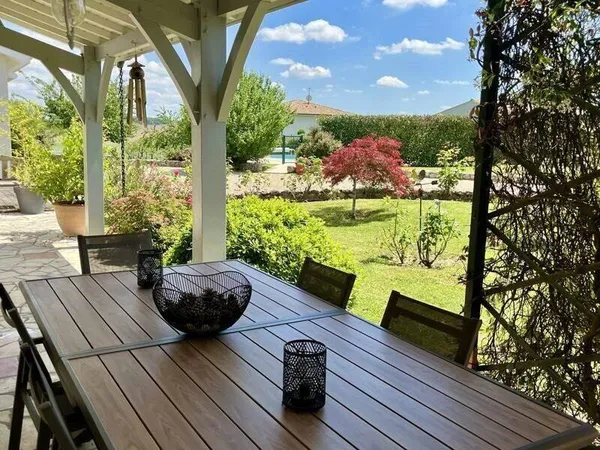 Maison de plain-pied 9 pièces 270 m²