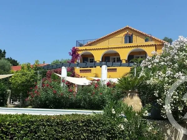 Maison 7 pièces 243 m²