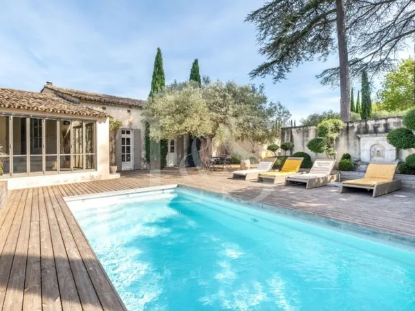 Exclusivité. Élégante maison de caractère au coeur du Luberon.