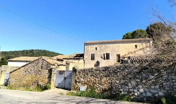 A 10 mn d'UZES Grand Mas à restaurer
