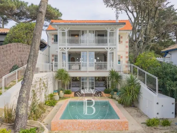 VILLA « CRUSOÉ » EN PREMIÈRE LIGNE AU PYLA-SUR-MER, 4 SUITES ET