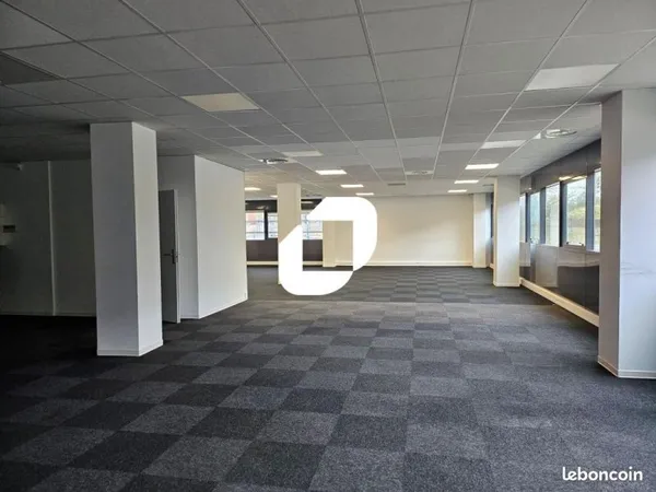 Bureaux 1 960 m²