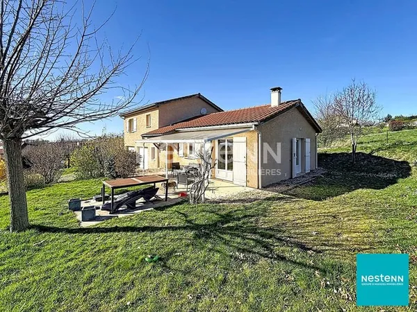 Saint Martin Lestra, à 10 minutes de Feurs, villa de 101,25 m2 habitables, 3 chambres sur terrain ar