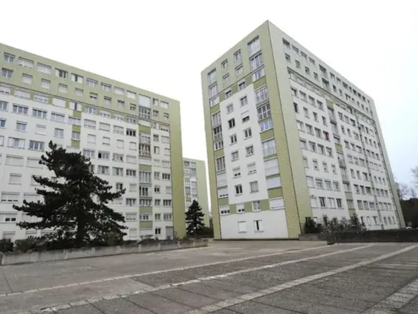 A vendre ( vendu loué ) : appartement T4 proche université