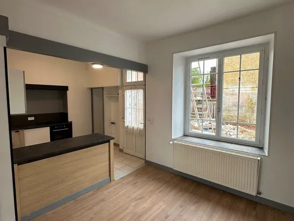 Appartement rénové avec cour - L'Absie