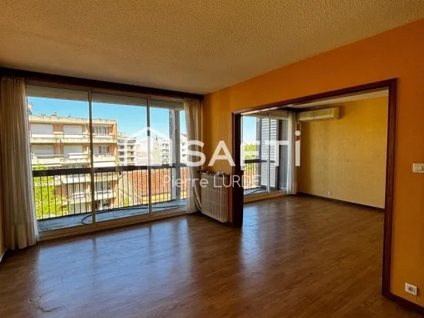 Appartement T5 rénové avec balcons et stationnement