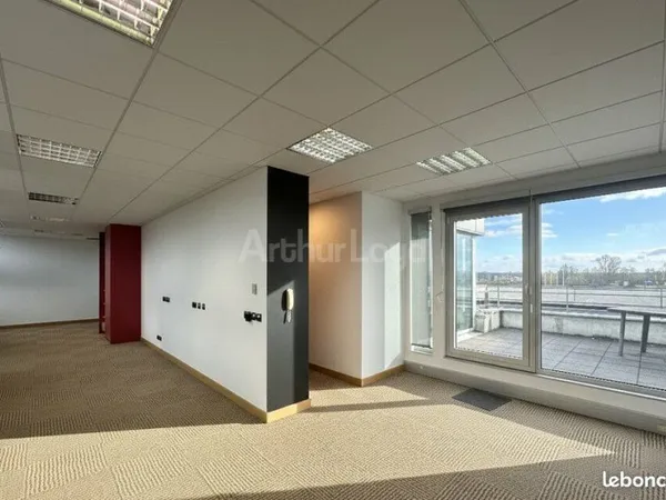 Bureaux 1 175 m²