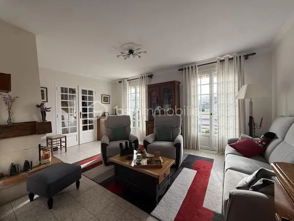 À seulement 14 kilomètres de Pont L'évêque - Maison de 130 m² dans un quartier résidentiel
