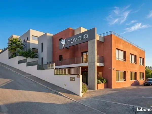 Bureaux 1047 m² Roquefort-la-Bédoule