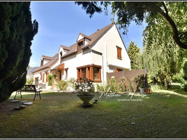 Majestueuse maison 6 chambres, 3 salles de bains/douche, 3 WC, bureau, garage, DPE C !