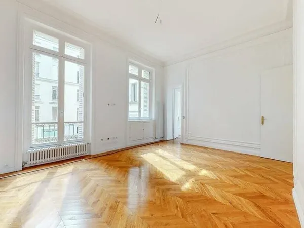 Bureau 290 m²