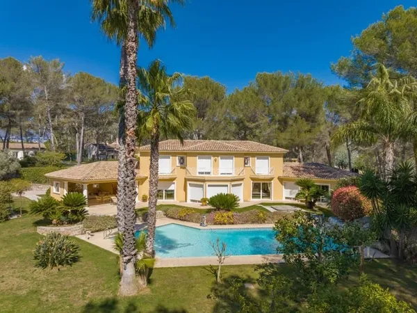 Magnifique villa provençale dans domaine fermé - Mougins