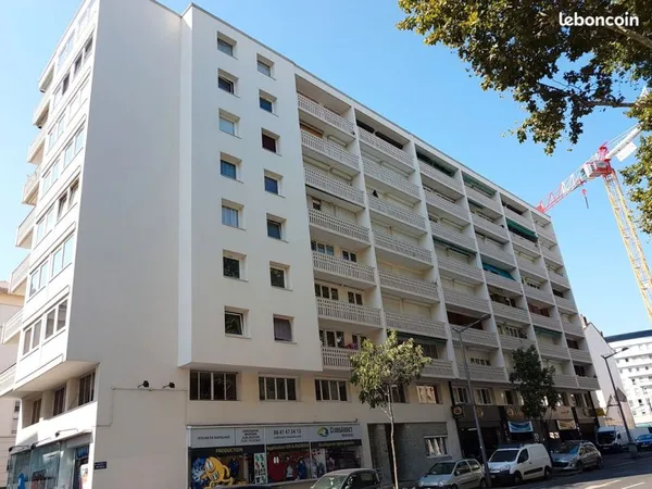 Colocation appartement T3 Bis 65m², 3 chambres, proximité métro Jean-Macé