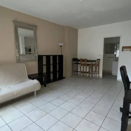 Studio 1 pièce 27 m²