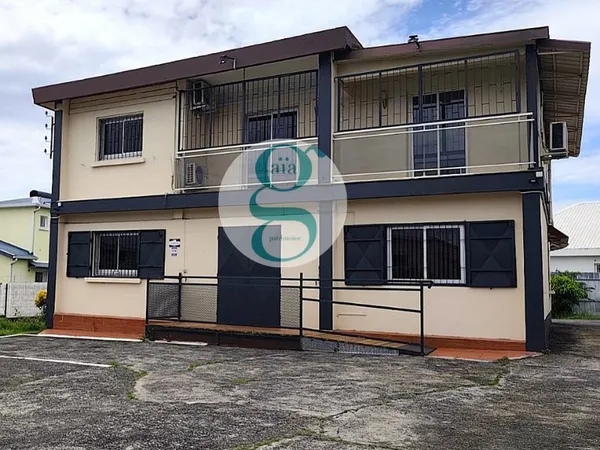 A LOUER - BUREAUX - COMMERCE - LOCAUX PRO de 240m2 avec 1150