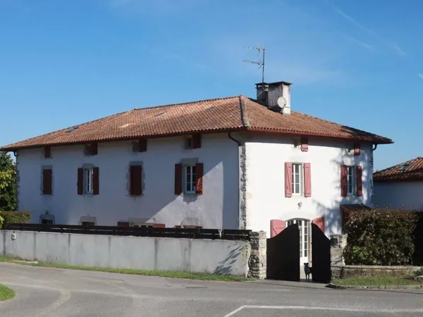 Maison 10 pièces 327 m²