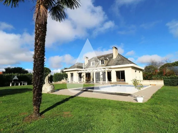 Maison 12 pièces 232 m²