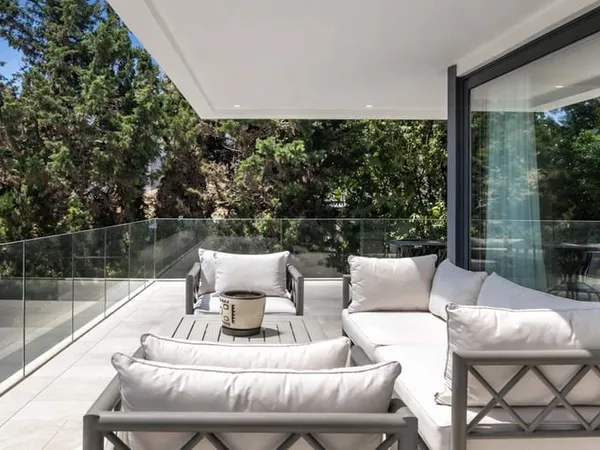 Spacieux type 4 moderne dans un écrin de verdure avec terrasse plein Ouest