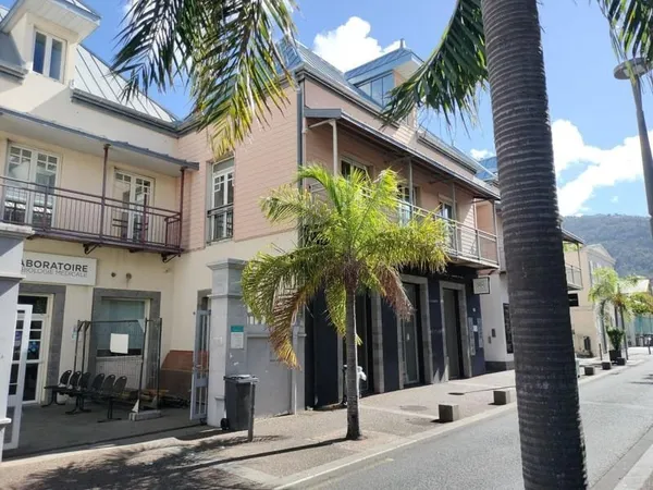 Commerce Location Saint-Denis  241m² 7943€