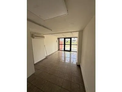 Local commercial de 15 m² Saint-André (Rue du Lycée)