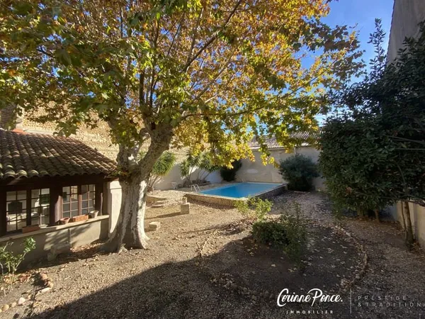 MAISON FAMILIALE DE VILLAGE TYPE 7 DE 185m2 AVEC DEPENDANCE,