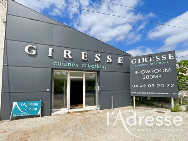 Local commercial Aubagne - 10 pièces - 344 m2