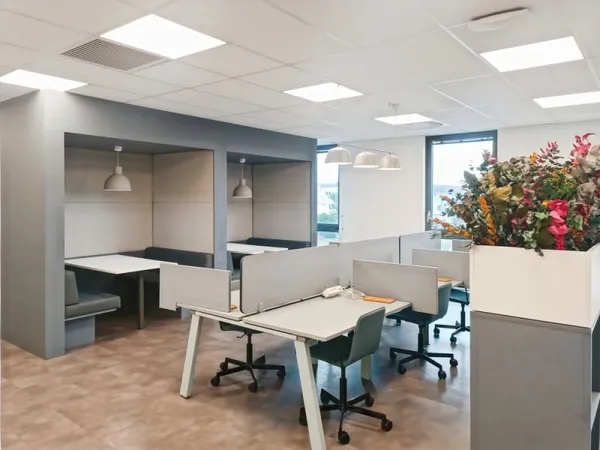 Réservez un bureau partagé ou un emplacement de coworking à Aix-en-Provence, Regus Aix Les Milles