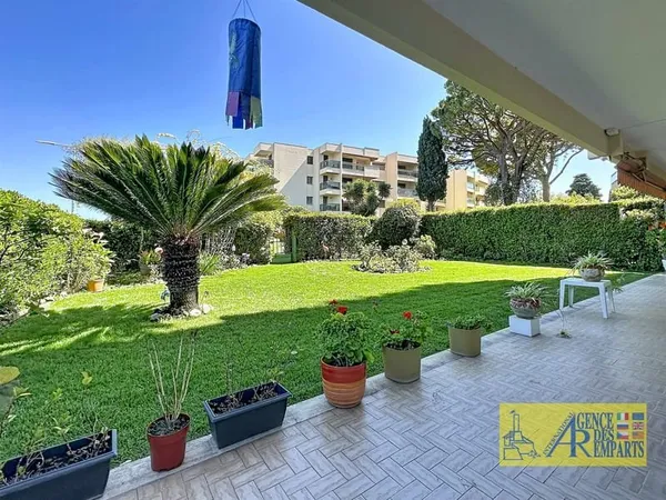 Appartement en Viager occupé (2 têtes) à Antibes Rez-de-Chaussée avec Jardin Privatif