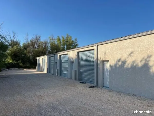 Local box hangar