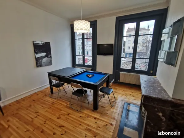 Chambre dans Superbe Coloc de 93 m² - Place Saint-Roch - Salle d'eau privée