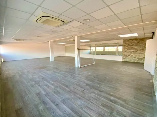 Rare à la vente: local de 150m2 dans la zone des Tourrades