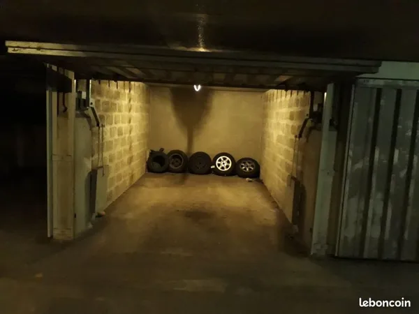 Loue garage Lyon 6