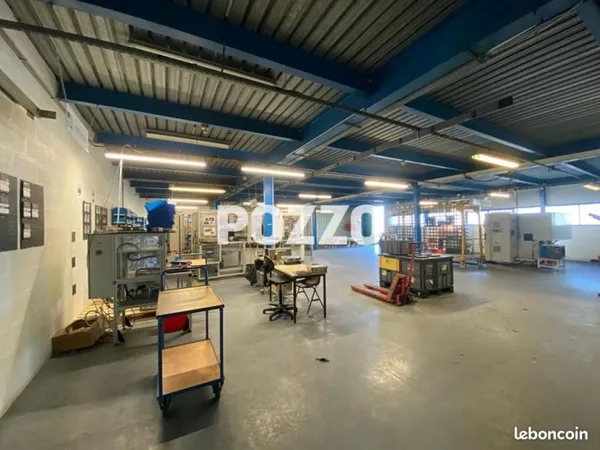 Local industriel 260 m²