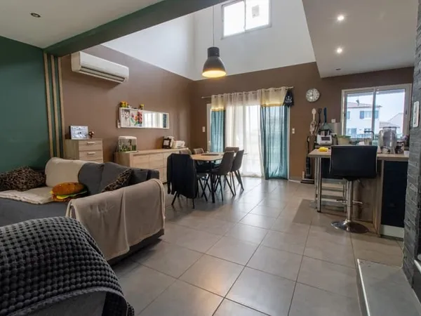 A vendre Maison T5, Terrain 377 m2, Terrasse 4 chambres à Br