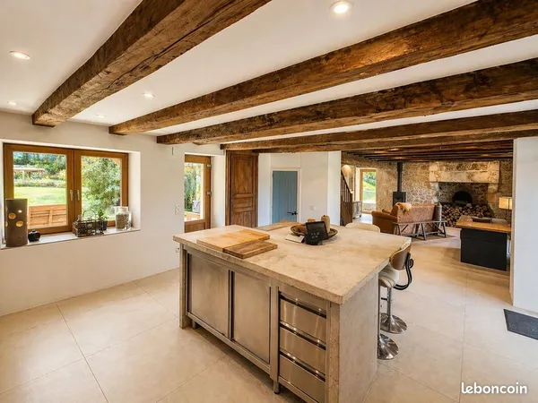 Charmante maison en pierre rénovée avec plus d'1 hectare de terrain