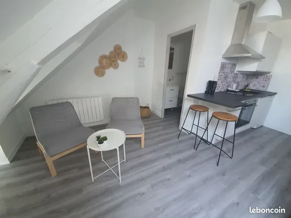 F2 mezzanine meublé Sully sur Loire