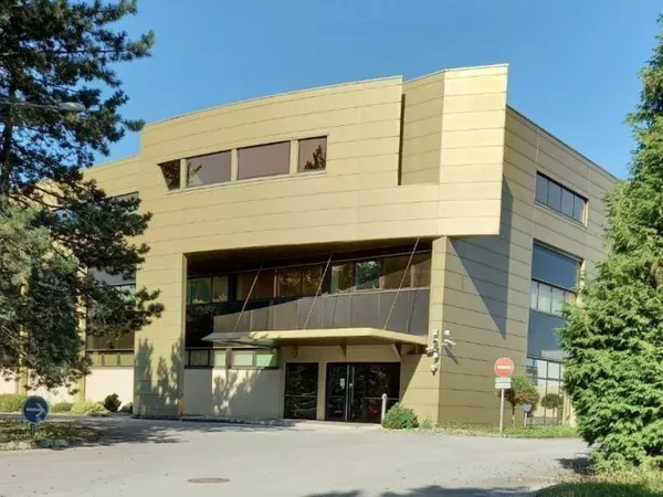 A louer - Bâtiment à usage mixte