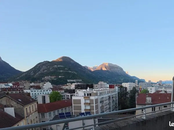 Studio lumineux avec terrasses vue Chartreuse - 30m² + 22m² de terrasses