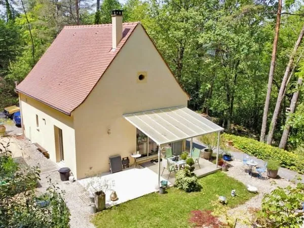 Maison récente sur la colline